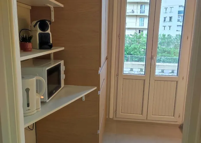 Apartament 25m2, Clim, Parking, Proche Centre Et Transport Antibes