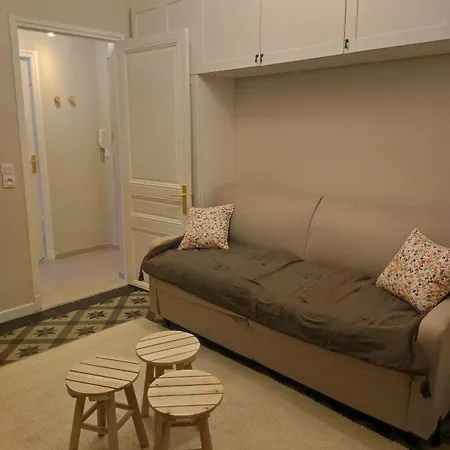 25m2, Clim, Parking, Proche Centre Et Transport * Antibes